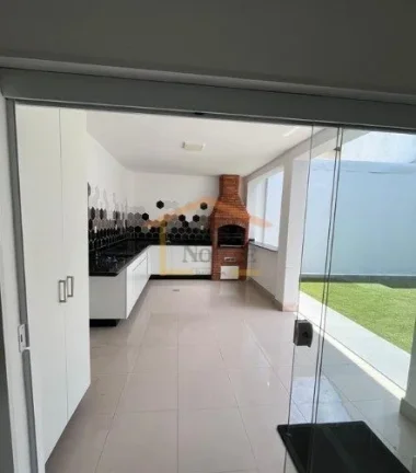 Imagem Sobrado reformado com 135 m² de área útil, distribuídos em 3 dormitórios. Imóvel conta com mó...