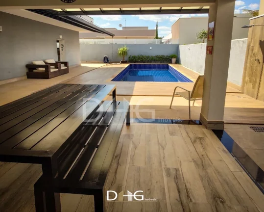 Imagem Casa de alto padrão térrea com 03 suítes, com ar condicionado, suíte master conta com closet, banheiro já com duas cubas e dois chuveiros;