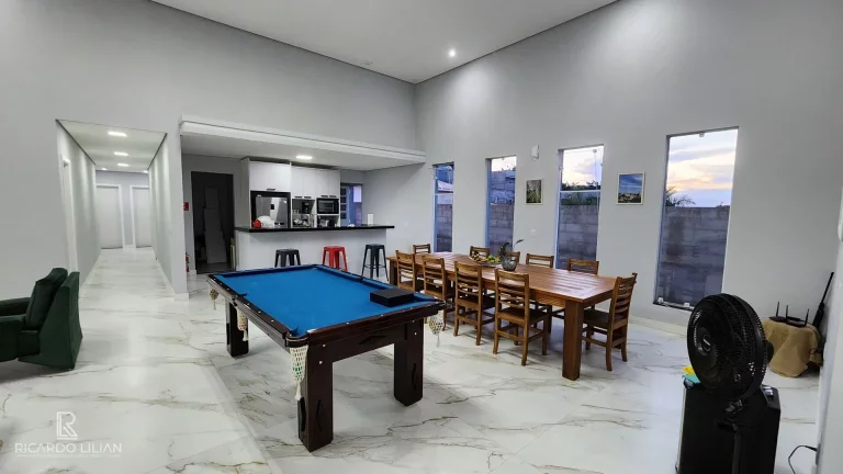 Imagem Casa de alto padrão com 4 suítes em conjunto residencial com controle de acesso