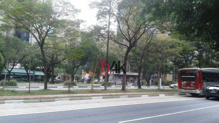 Imagem Sala comercial próximo à Estação Berrini CPTM com 189,77 m² disponível para venda ou locação