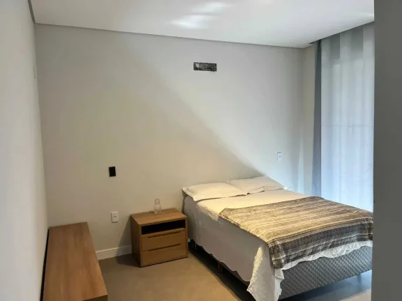 Imagem Casa com 4 suítes sendo 1 master e 4 vagas de garagem - Campeche em Florianópolis/SC