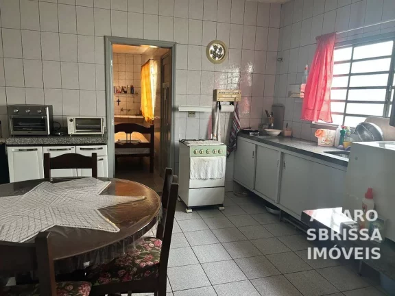 Imagem Casa com três dormitórios na região central de Itu