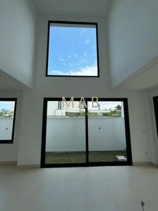 Imagem Imperdível oportunidade: Casa à venda em Florianópolis-SC, Campeche. 3 quartos, 1 suíte, 2 salas, 2 banheiros, 1 vaga, 150m² área.