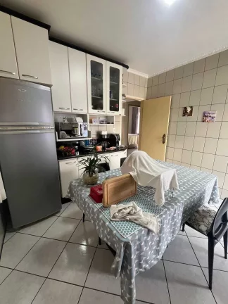 Imagem Casa com 3 dormitórios e 4 vagas sendo 2 cobertas - Floresta | Joinville/SC