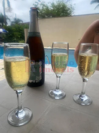 Imagem Casa de Locação Temporada com Piscina e Quiosque com Área Gourmet