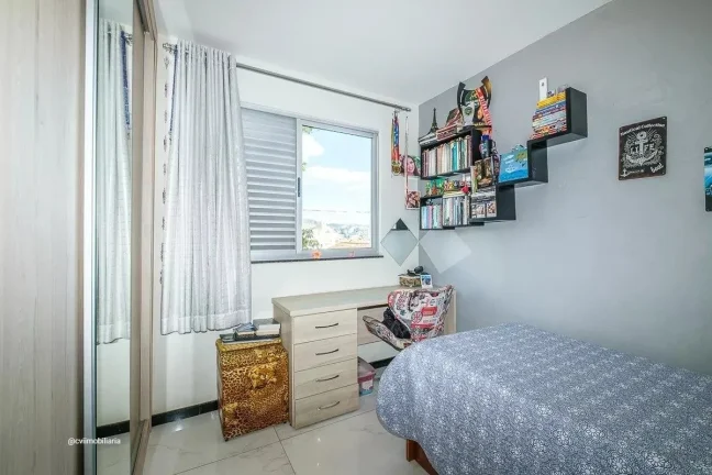 Imagem Imóvel amplo à venda com 3 quartos, sendo 1 suíte, e 2 banheiros no total. Este imóvel está bem...