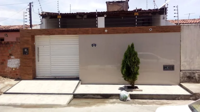 Imagem Casa à venda no Conjunto Marcos Freire 3 com 2 quartos, suíte e 2 vagas de garagem.