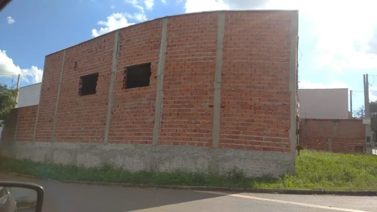 Imagem Excelente oportunidade de imóvel comercial disponível! Este barracão conta com uma sala ampla, pe...