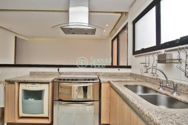 Imagem Excelente apto no Panamby - Área: 184,00m² - Amplo living com pé direito duplo ( persianas automa...