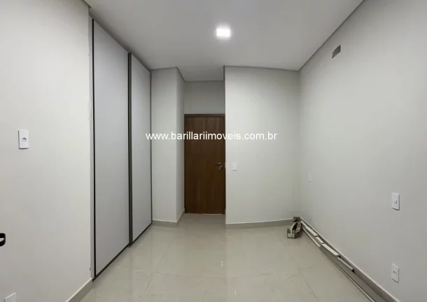 Imagem Imperdível! Casa de alto padrão à venda em Ribeirão Preto-SP, Condomínio Praça dos Pássaros: 3 quartos, 3 suítes, 2 salas, 5 banheiros, 4 vagas de garagem, 200m². Venha conferir!