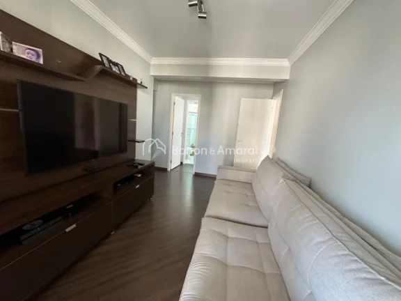 Imagem Amplo apartamento com ambientes bem distribuídos e ótima integração entre os espaços. A cozinha...