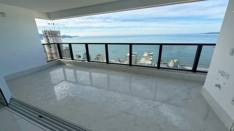 Imagem Apartamento com 4 suítes sendo 1 master e 3 vagas de garagem em Meia Praia - Itapema/SC