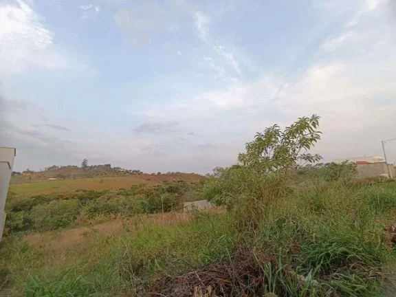 Imagem Construa a Casa dos Seus Sonhos: Lote de 940m2 em Condomínio Fechado