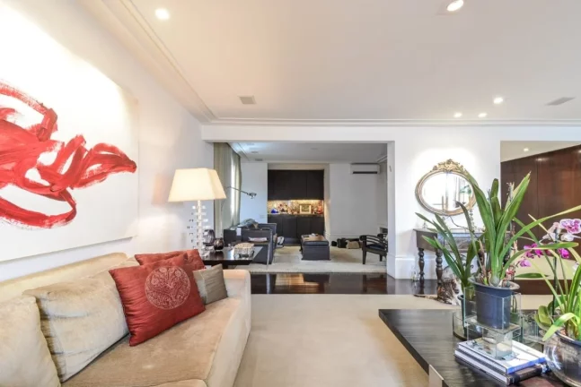 Imagem Apartamento reformado com 4 dts (2 suítes) e 5 vagas, com vista Pacaembu