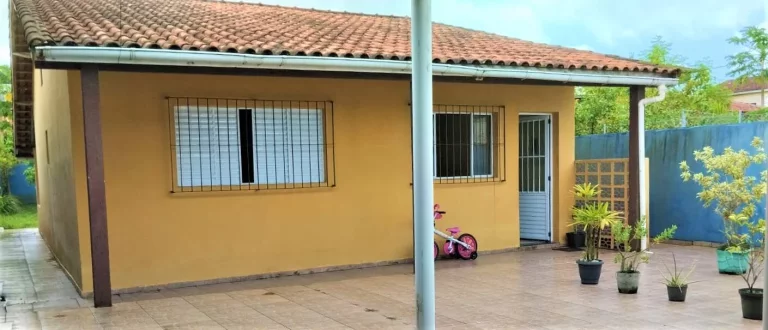 Casa de 2 dormitórios à venda no Jardim Primavera-Iguape/SP
