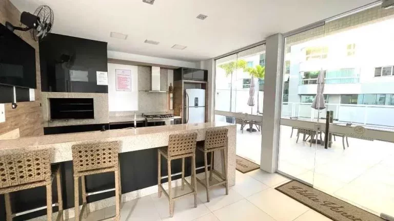 Imagem Apartamento mobiliado de alto padrão com 4 dormitórios e 3 vagas no Centro de Balneário Camboriú