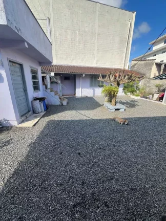 Imagem Casa com 3 dormitórios e 4 vagas sendo 2 cobertas - Floresta | Joinville/SC