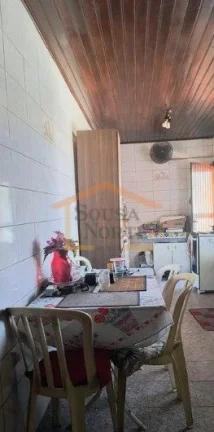Imagem Sobrado bem estruturado, com acabamento externo totalmente revestido, dispensando manutenção de pi...