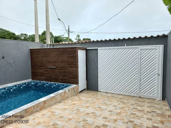 Imagem Casa Nova e Moderna com Piscina à Venda em Peruíbe.