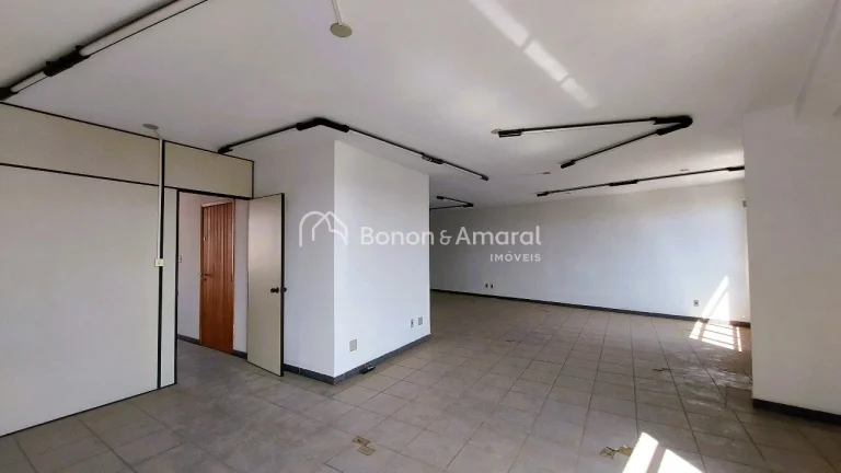 Imagem Excelente sala comercial no centro de Valinhos, disponível para venda ou locação.

Localizada no ...