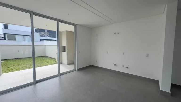 Imagem Casa com 3 dormitórios sendo 1 suíte e 2 vagas garagem - Campeche, Florianópolis/SC