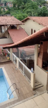 Imagem Casa em Condomínio de Luxo em São Gonçalo-RJ, Zé Garoto: 3 quartos, 1 suíte, 2 salas, 2 banheiros, 2 vagas, 317m²!