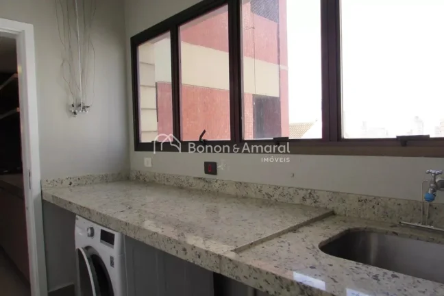 Imagem Imóvel espaçoso com 3 dormitórios, sendo 2 suítes, além de 3 banheiros no total. Bem equipado, ...