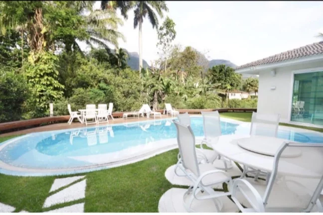Casa de Condomínio com 5 Quartos para Alugar, 1.300 m² em Itanhangá - Rio De Janeiro