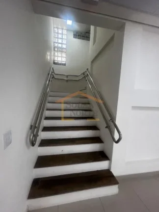 Imagem Prédio comercial com aproximadamente 670m², de construção recente e instalações modernas, dist...