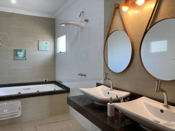 Imagem Sobrado no Condomínio Mantiqueira

3 Suítes, sala com 3 ambientes, escritório, cozinha ampla, ár...