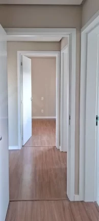 Imagem Apartamento novo com suíte em Caxias do Sul RS, 2 quartos, 1 suíte, sala ampla, 2 banheiros, 1 vaga de garagem. CXS003.403
