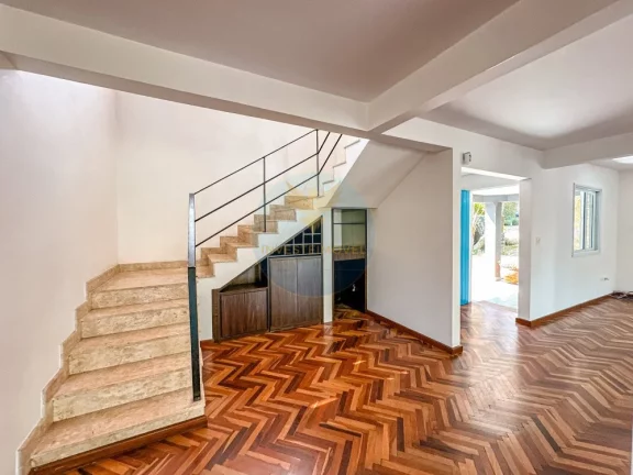 Imagem Casa em Condomínio a Venda no bairro Granja Viana - Carapicuíba, SP