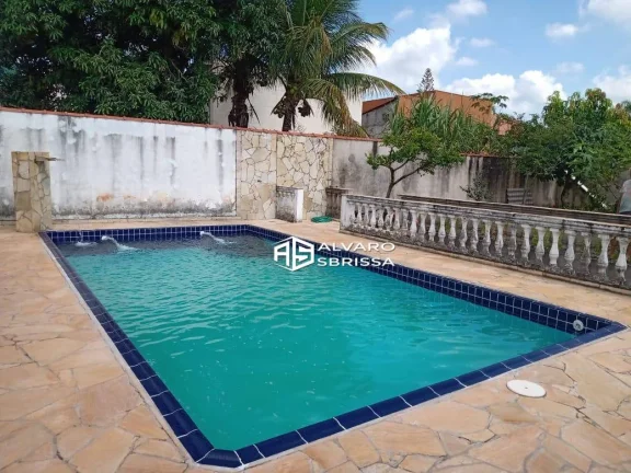 Bela chácara com piscina no condomínio Santa Inês em Itu