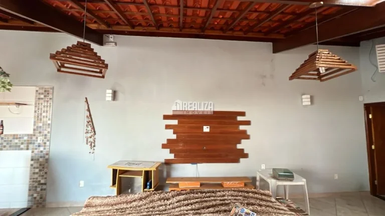 Imagem Casa de 4 dormitórios para alugar em Uberaba - Bairro Grande Horizonte