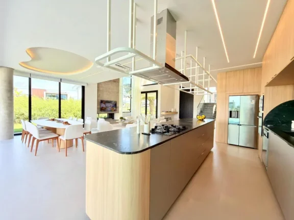 Imagem Casa em Condominio 5 Dormitórios - Bairro --
