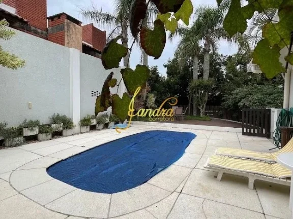 Imagem Casa no Centro de Xangri-la com 03 dormitórios com piscina