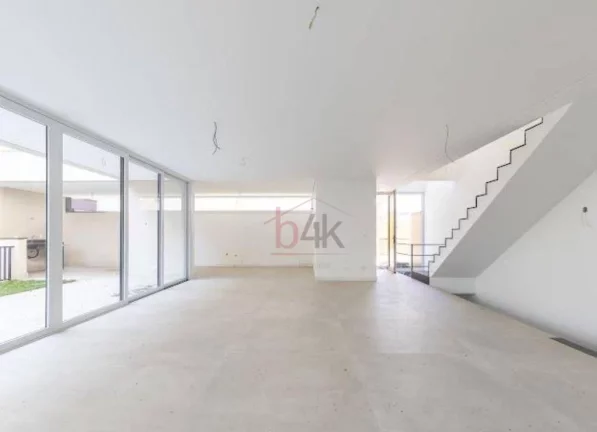 Imagem Casa de 487 m² com 4 suítes e 4 vagas no Condomínio Garda, Jardim Cordeiro.
