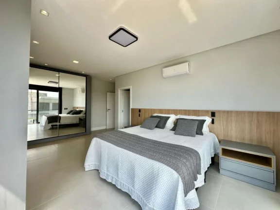 Imagem Casa em Condominio 5 Dormitórios - Bairro --