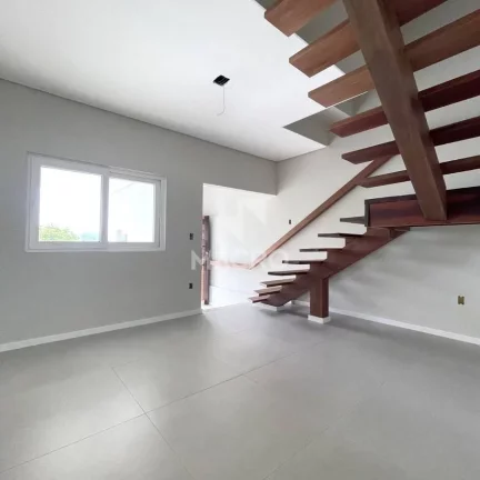 Imagem Sobrado alto padrão | Barra do Rio Cerro | 4 suítes | 225m²