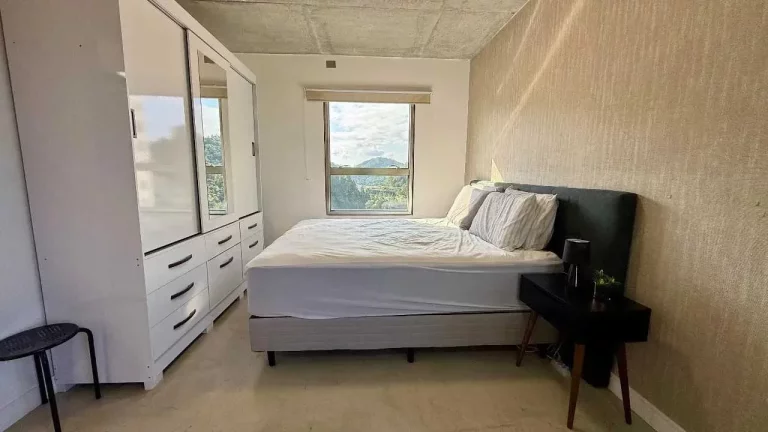 Imagem Apartamento com 2 dormitórios e 1 vaga de garagem na Praia Brava em Itajaí/SC