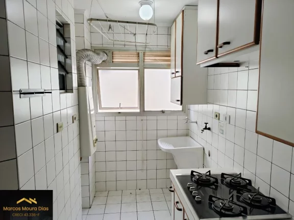 Imagem Apartamento Pinheiros, 2 dormitórios( 1 suíte) e 2 vagas, perto Metrô Fradique e com excelente valor de Condomínio. Edifício com Portaria 24 hs, Gerador e Lazer