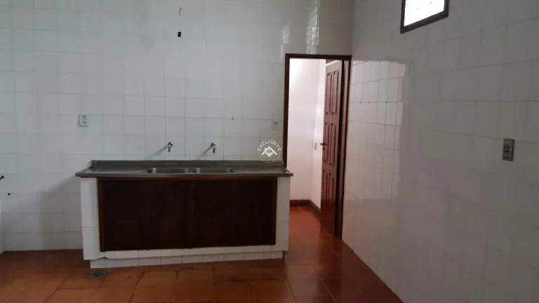 Imagem Casa para Venda em Belmonte, Centro, 3 dormitórios, 1 suíte, 3 banheiros, 7 vagas