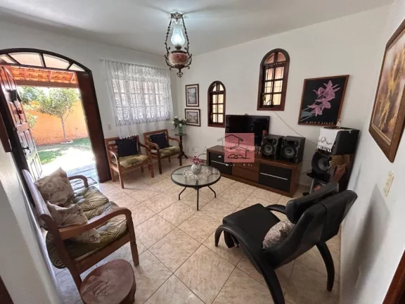 Imagem Casa ampla e conservada - 4 quartos/2 suítes.