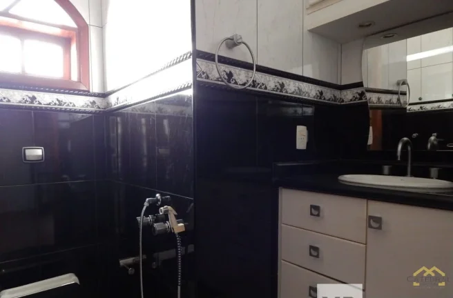 Imagem Sobrado com 03 dormitórios à Venda por R$650.000,00 - Parque Cidade Jardim II - Jundiaí/SP