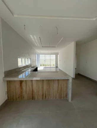 Imagem "Casa à Venda no Condomínio Terras Alphaville 1 - 3 Suítes e Lazer Completo