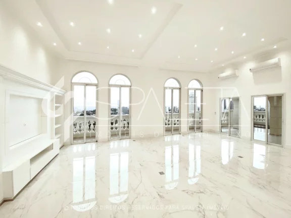 Cobertura neoclássica com vista permanente e o privilégio do sol da manhã à venda no Residencial Campo Elísios