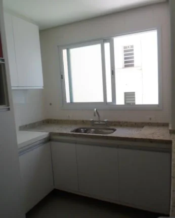 Imagem Apartamento à venda no Guarujá na Praia das Pitangueiras.