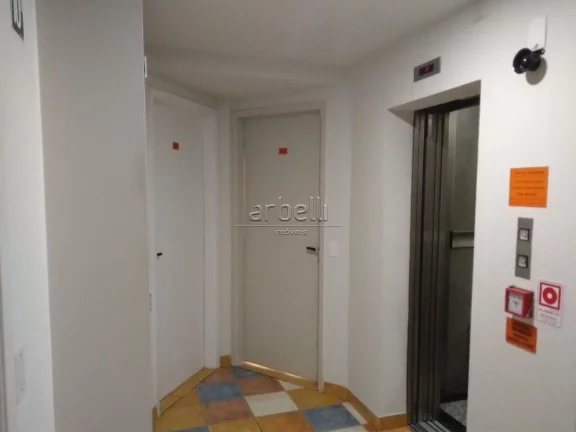 Imagem Sala comercial com 30 metros quadrados, 1 banheiro, 1 copa, vista panorâmica, 1 vaga de garagem rot...