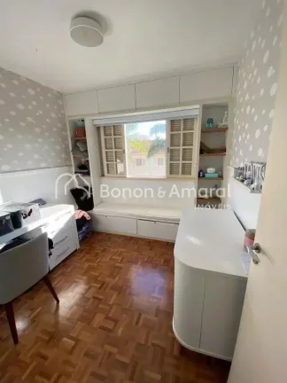 Imagem Linda casa em condomínio, situada próxima ao Parque Ecológico. O imóvel conta com três dormitó...