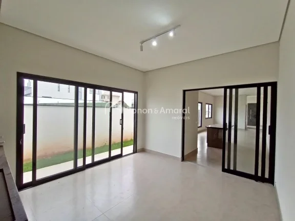 Imagem Casa térrea de esquina disponível no Condomínio Residencial Mont Alcino, em Valinhos. 

Esta exce...